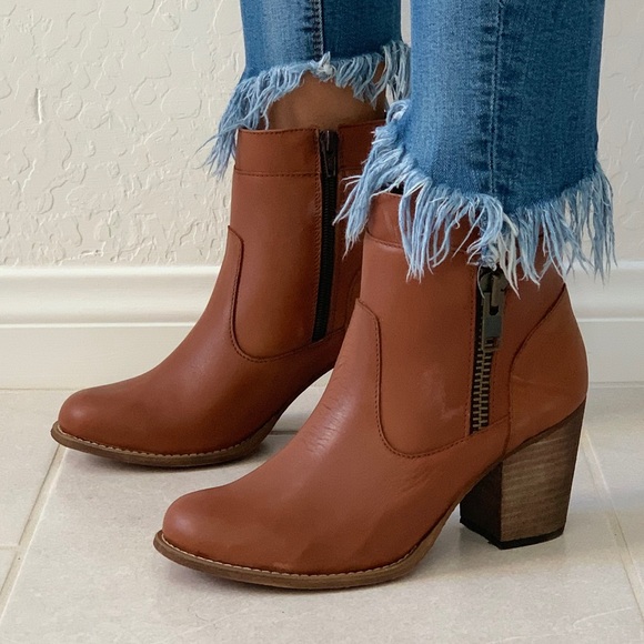 NIB Distressed Cognac Leather Block Heel Boots - Picture 2 of 8